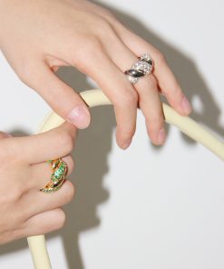 Trendy Unisex Twisted Intertwined Ring with Gold and Silver Diamond-Inlaid Design – High-End Fashion Jewelry