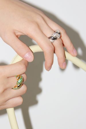 Trendy Unisex Twisted Intertwined Ring with Gold and Silver Diamond-Inlaid Design â€“ High-End Fashion Jewelry