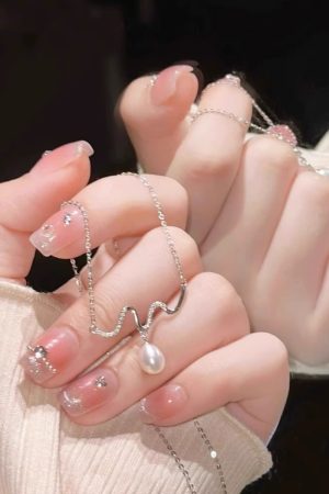 Trendy Wave Pearl Necklace for Women, 2025 High-End Light Luxury Collarbone Accessory, Unique Niche Design