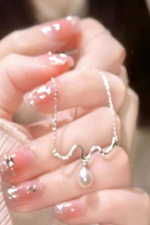 Trendy Wave Pearl Necklace for Women, 2025 High-End Light Luxury Collarbone Accessory, Unique Niche Design