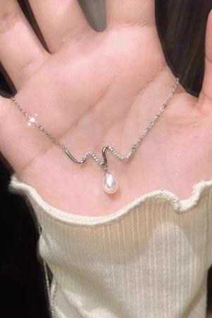Trendy Wave Pearl Necklace for Women, 2025 High-End Light Luxury Collarbone Accessory, Unique Niche Design