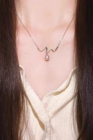 Trendy Wave Pearl Necklace for Women, 2025 High-End Light Luxury Collarbone Accessory, Unique Niche Design