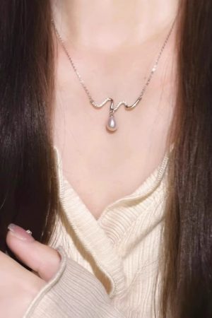 Trendy Wave Pearl Necklace for Women, 2025 High-End Light Luxury Collarbone Accessory, Unique Niche Design