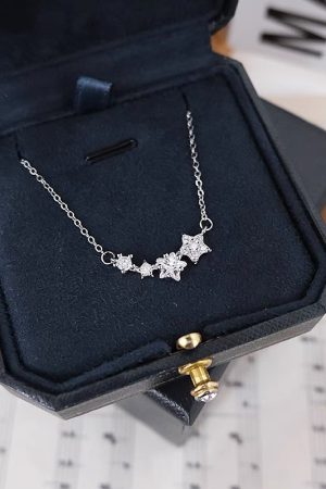 Trendy Wishing Star Necklace for Women - Exquisite Light Luxury Collarbone Chain, 2025 High-End Niche Design