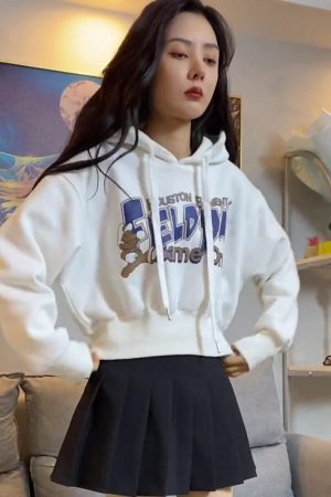 Trendy Women's Loose Long Sleeve Sweatshirt for Autumn Winter 2025 - Short Style, Perfect for Petite Fashion Lovers