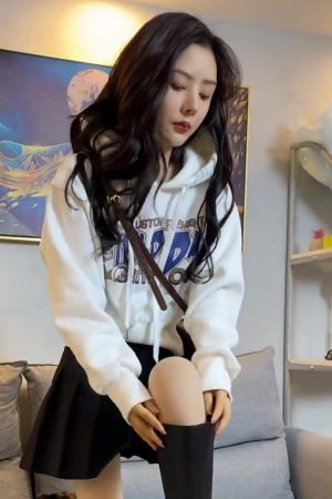 Trendy Women's Loose Long Sleeve Sweatshirt for Autumn Winter 2025 - Short Style, Perfect for Petite Fashion Lovers