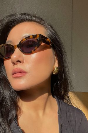 Twisted Geometric Horn Bag Earrings - Trendy Retro Studs for Y2K Fashion and Versatile Everyday Style