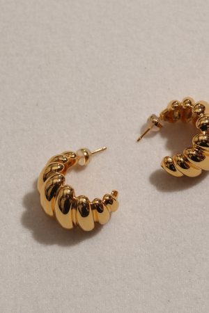 Twisted Geometric Horn Bag Earrings - Trendy Retro Studs for Y2K Fashion and Versatile Everyday Style