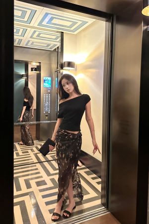 Twisted Split Heavy Embroidery Printed Skirt for a Chic Gilded Look - Trendy Y2K Style Fashion Piece