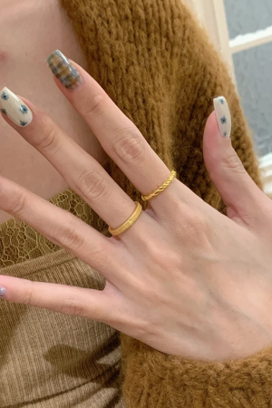 Twisted Starry Thread Ring for Women - Light Luxury 2025 High-End Versatile Index Finger Accessory
