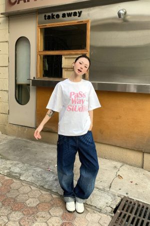 Two-Color Gradient Logo Short Sleeve T-Shirt for Men and Women, Loose Fit Casual Top, Versatile Round Neck Style