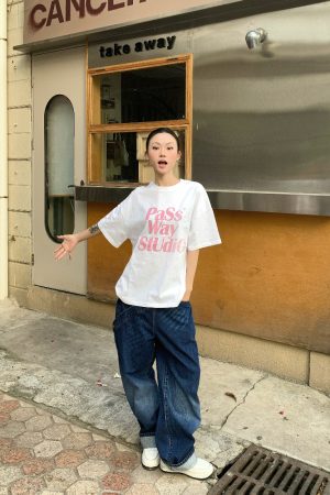 Two-Color Gradient Logo Short Sleeve T-Shirt for Men and Women, Loose Fit Casual Top, Versatile Round Neck Style