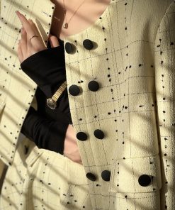 Two-Tone Hollow Knit Top, Slim-Fit V-Neck One-Shoulder Knitwear for Autumn, Flattering Style, Trendy Fashion Top