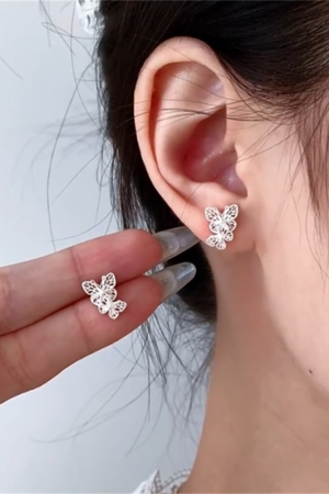 Ultra-Fairy French Vintage Metal Hollow Butterfly Stud Earrings for Women - Light Luxury High-End Temperament Jewelry
