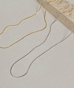 Ultra-Fine Minimalist Snake Bone Necklace â€“ Elegant Light Luxury Clavicle Chain for Everyday Wear, High-End Fashion Accessory