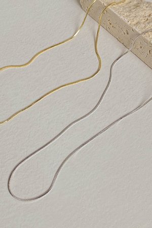 Ultra-Fine Minimalist Snake Bone Necklace â€“ Elegant Light Luxury Clavicle Chain for Everyday Wear, High-End Fashion Accessory