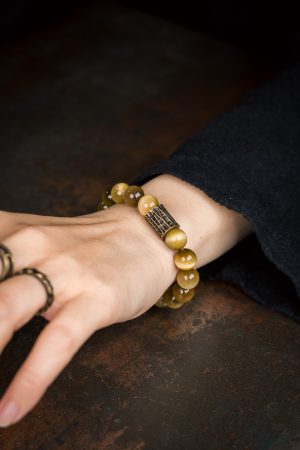 Unique Golden Tiger's Eye Single Circle Bracelet for Men - Minimalist Retro Cat's Eye Design, Versatile Hand Accessory