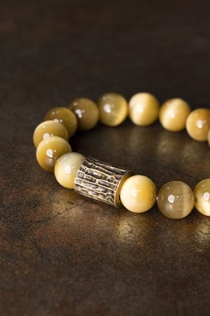 Unique Golden Tiger's Eye Single Circle Bracelet for Men - Minimalist Retro Cat's Eye Design, Versatile Hand Accessory