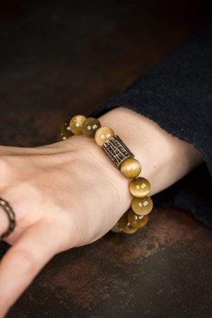 Unique Golden Tiger's Eye Single Circle Bracelet for Men - Minimalist Retro Cat's Eye Design, Versatile Hand Accessory