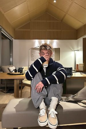 Unisex Half-Zip Stand Collar Striped Sweater - English College Style Casual Knit Top for Autumn and Winter