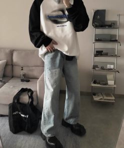 Unisex Retro Round Neck Color-Blocked Sweatshirt with Blurred Letter Design, Dropped Shoulders, Perfect for Spring and Autumn Fashion