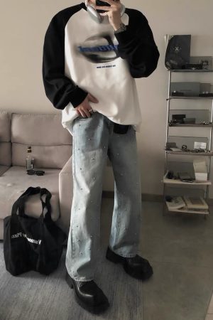 Unisex Retro Round Neck Color-Blocked Sweatshirt with Blurred Letter Design, Dropped Shoulders, Perfect for Spring and Autumn Fashion
