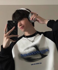 Unisex Retro Round Neck Color-Blocked Sweatshirt with Blurred Letter Design, Dropped Shoulders, Perfect for Spring and Autumn Fashion