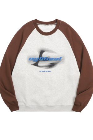 Unisex Retro Round Neck Color-Blocked Sweatshirt with Blurred Letter Design, Dropped Shoulders, Perfect for Spring and Autumn Fashion
