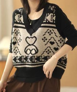 V-Neck Big Bear Sleeveless Knit Sweater Vest Top - Versatile Commuter Style for Spring & Autumn, Perfect for 90s and Y2K Fashion