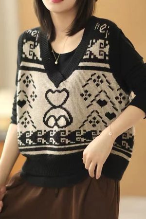 V-Neck Big Bear Sleeveless Knit Sweater Vest Top - Versatile Commuter Style for Spring & Autumn, Perfect for 90s and Y2K Fashion