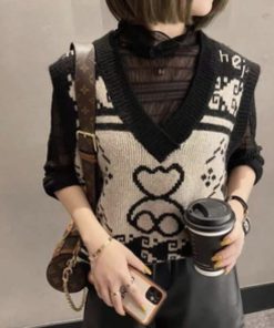 V-Neck Big Bear Sleeveless Knit Sweater Vest Top - Versatile Commuter Style for Spring & Autumn, Perfect for 90s and Y2K Fashion