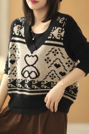 V-Neck Big Bear Sleeveless Knit Sweater Vest Top - Versatile Commuter Style for Spring & Autumn, Perfect for 90s and Y2K Fashion