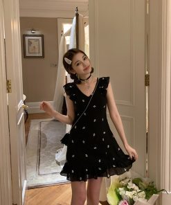 V-neck Black Sleeveless Embroidered Dress for Women - Waist-Cinching Slimming Design, Perfect for Petite Figures, Summer Short Skirt