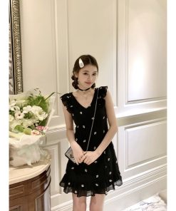 V-neck Black Sleeveless Embroidered Dress for Women - Waist-Cinching Slimming Design, Perfect for Petite Figures, Summer Short Skirt