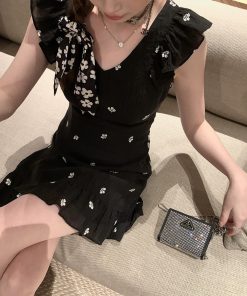 V-neck Black Sleeveless Embroidered Dress for Women - Waist-Cinching Slimming Design, Perfect for Petite Figures, Summer Short Skirt