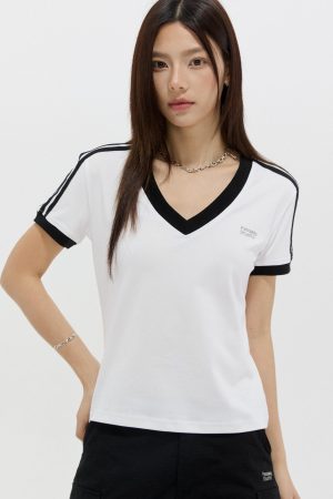 V-Neck Color-Block Striped Short-Sleeve T-Shirt for Men and Women - Summer Casual Slim-Fit Top, 90s Inspired Fashion