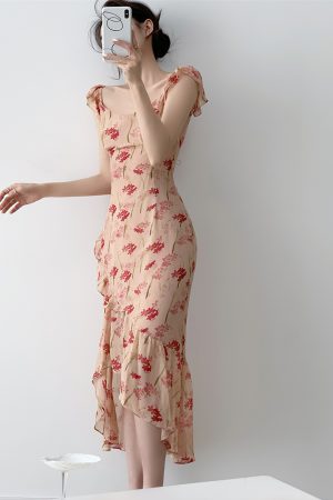 V-neck Floral Dress with Flutter Sleeves - Bodycon Mermaid Style for Summer Vacation - 2025 Trendy Women's Dress