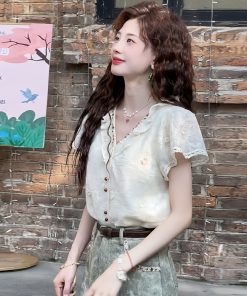 V-Neck Lace Short Sleeve Shirt for Women - Stylish Hepburn Style Summer Top, Light Luxury, Age-Reducing French Niche Fashion