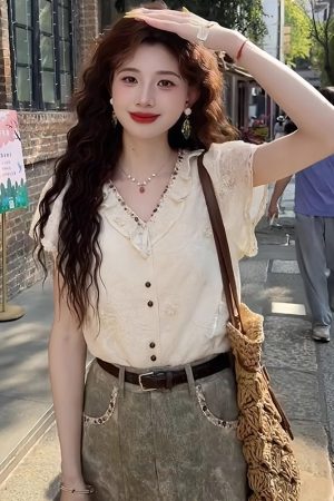 V-Neck Lace Short Sleeve Shirt for Women - Stylish Hepburn Style Summer Top, Light Luxury, Age-Reducing French Niche Fashion