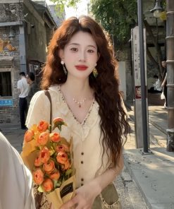 V-Neck Lace Short Sleeve Shirt for Women - Stylish Hepburn Style Summer Top, Light Luxury, Age-Reducing French Niche Fashion