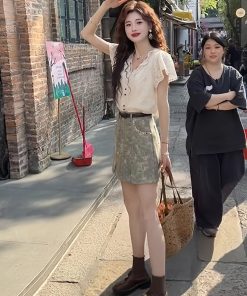 V-Neck Lace Short Sleeve Shirt for Women - Stylish Hepburn Style Summer Top, Light Luxury, Age-Reducing French Niche Fashion