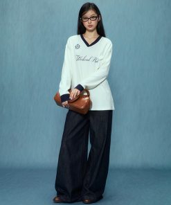 V-Neck Loose Long Sleeve T-Shirt for Women - Casual College Style Top, Spring 2025, Trendy Everyday Wear