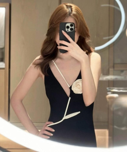 V-Neck Rose Floral Vintage Slim-Fit One-Piece Swimsuit for Women - Sexy Beach Vacation Style, Perfect for Small Busts, Hot Spring Look