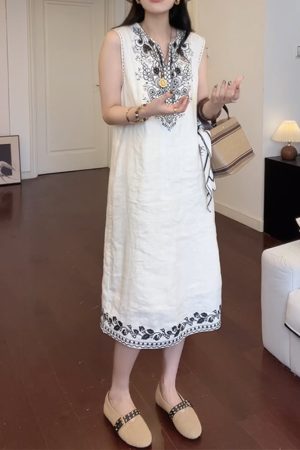 V-Neck Sleeveless Printed Dress for Women - Fashionable 2025 Summer Design, Versatile & Unique, Youthful Style