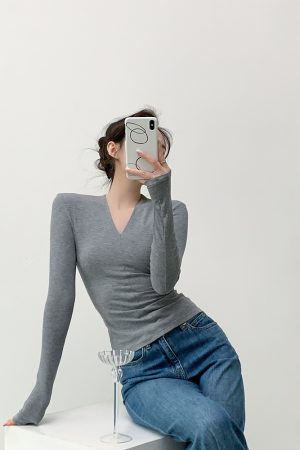 V-Neck Slim-Fit Women's T-Shirt, Stylish Knit Top for a Youthful Look, Trendy Casual Wear, Perfect for 90s and Y2K Fashion Lovers
