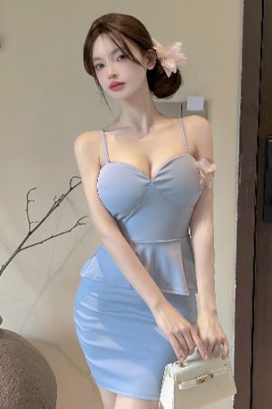 V-Neck Spaghetti Strap Slimming Dress with Fake Two-Piece Design for Nightclub or Work - Sexy Waist-Cinching Style