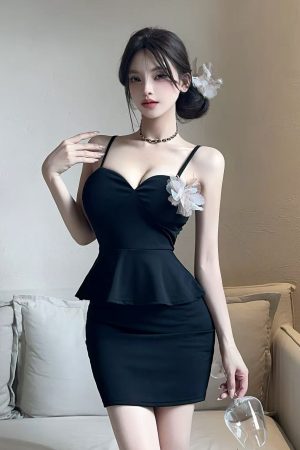 V-Neck Spaghetti Strap Slimming Dress with Fake Two-Piece Design for Nightclub or Work - Sexy Waist-Cinching Style
