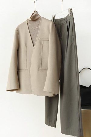 V-Neck Wool Cashmere Blend Short Coat in Old Money Style for Commuters - Luxurious 90s-Inspired Outerwear