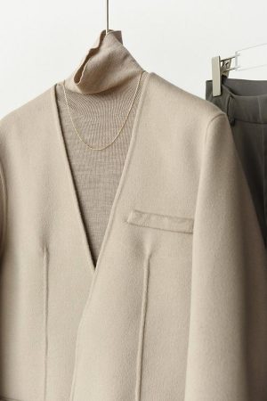 V-Neck Wool Cashmere Blend Short Coat in Old Money Style for Commuters - Luxurious 90s-Inspired Outerwear