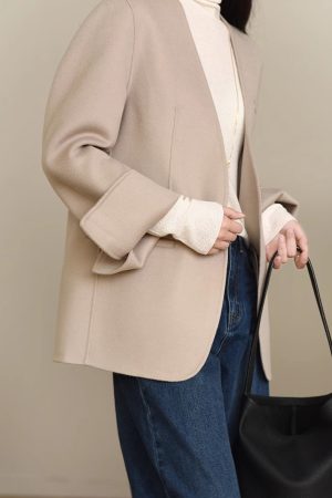 V-Neck Wool Cashmere Blend Short Coat in Old Money Style for Commuters - Luxurious 90s-Inspired Outerwear